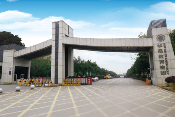 学校大门